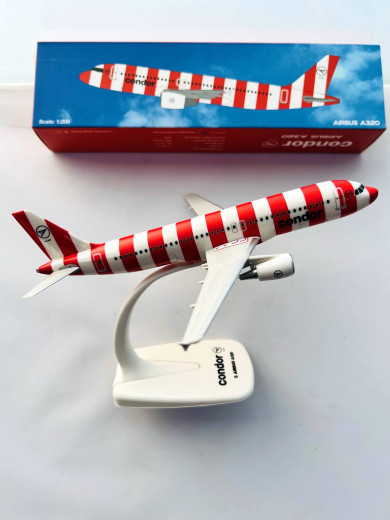 Airbus A320-200 Condor Streifen
