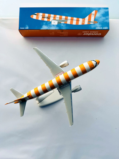 Airbus A320-200 Condor Streifen