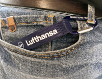 RBF Lufthansa blue Karabiner