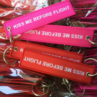 Kiss me before Flight rot oder pink