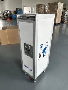 Flugzeugtrolley mit Werbedruck