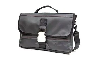 Messenger Bag aus B737 MAX Sitzleder